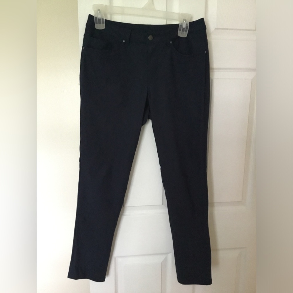 Men’s navy LuLuLemon pants